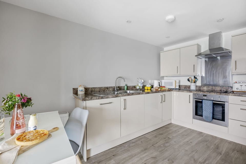 Kitchen with oven, hob, dining table and fridge/freezer - Marina View Suite