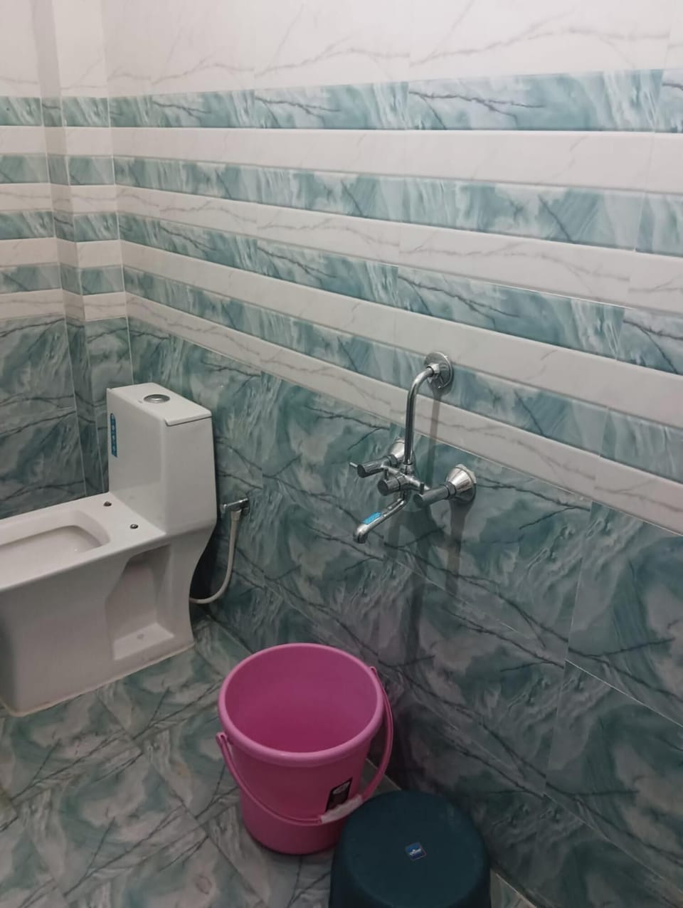 Deluxe Double Room, City View | Bathroom | Shower, free toiletries, towels