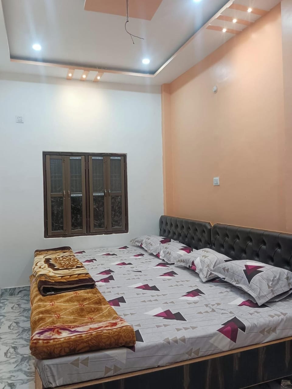 Family Room, City View | Desk, free WiFi