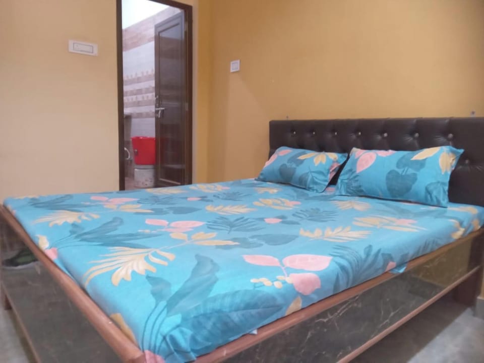 Deluxe Double Room, City View | Desk, free WiFi