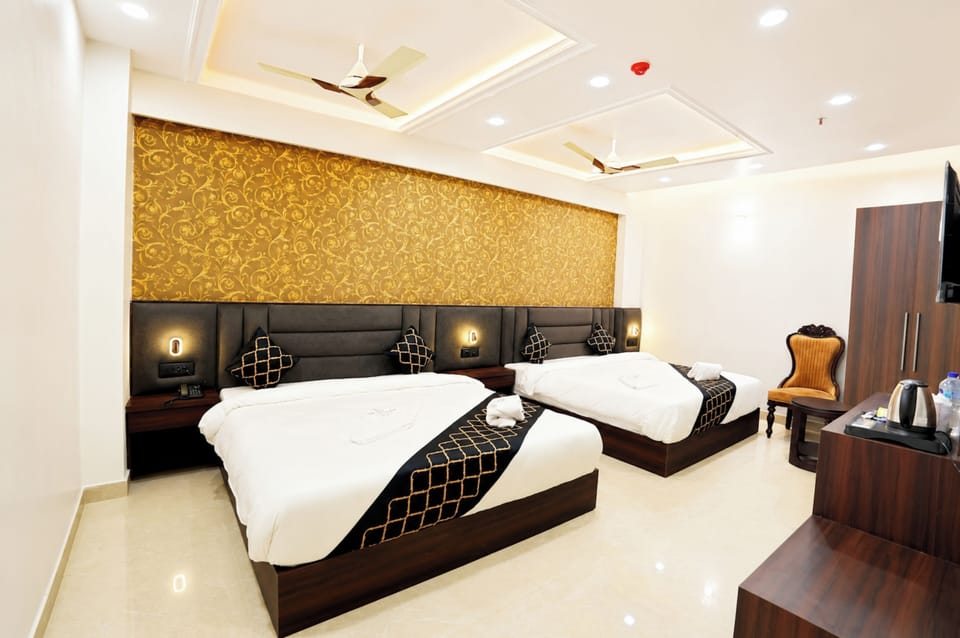 Family Double Room, Air conditioning | Hypo-allergenic bedding, desk, soundproofing, free WiFi