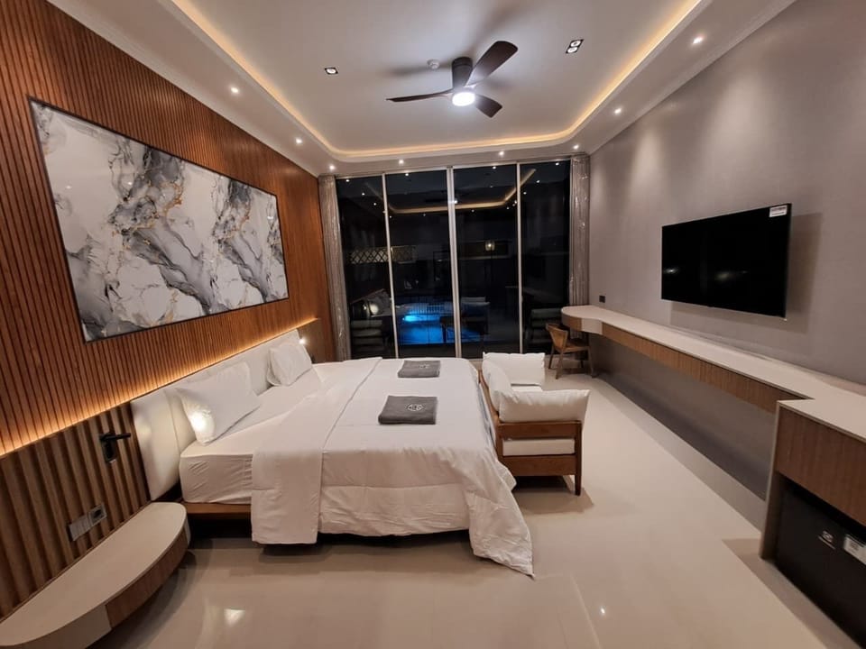 Junior Suite Pool View | Premium bedding, Select Comfort beds, minibar (some free items)