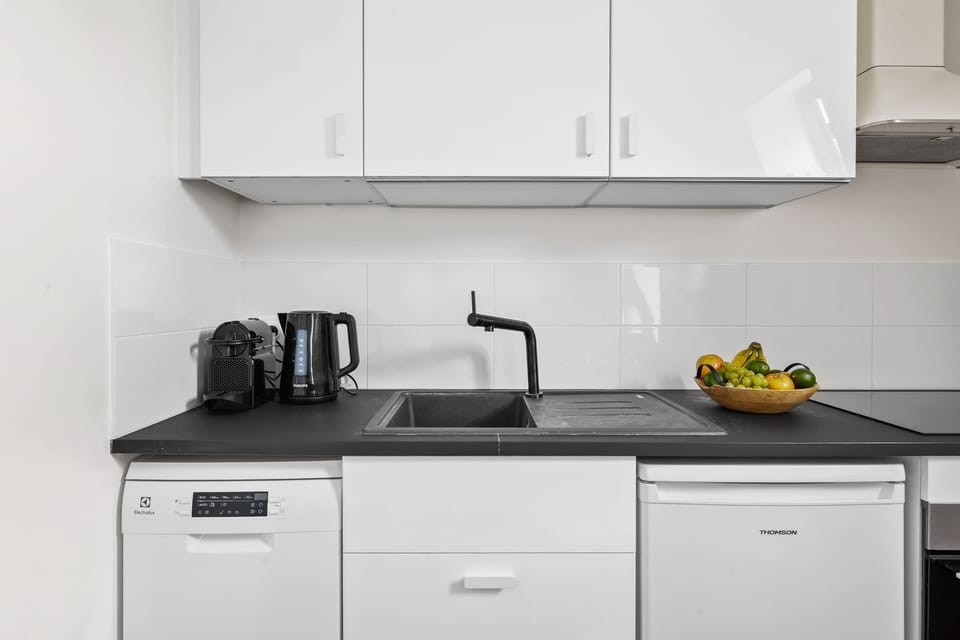 The kitchen is fully equipped to prepare a simple meal 