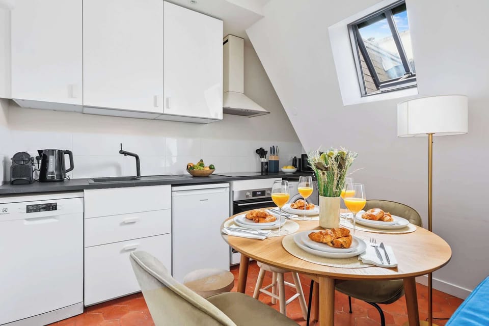 The kitchen and dining area