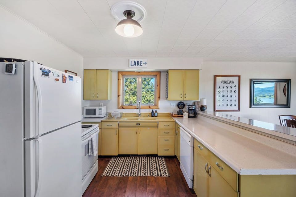 Vintage 1950s kitchen cabinetry gives this cabin so much character!