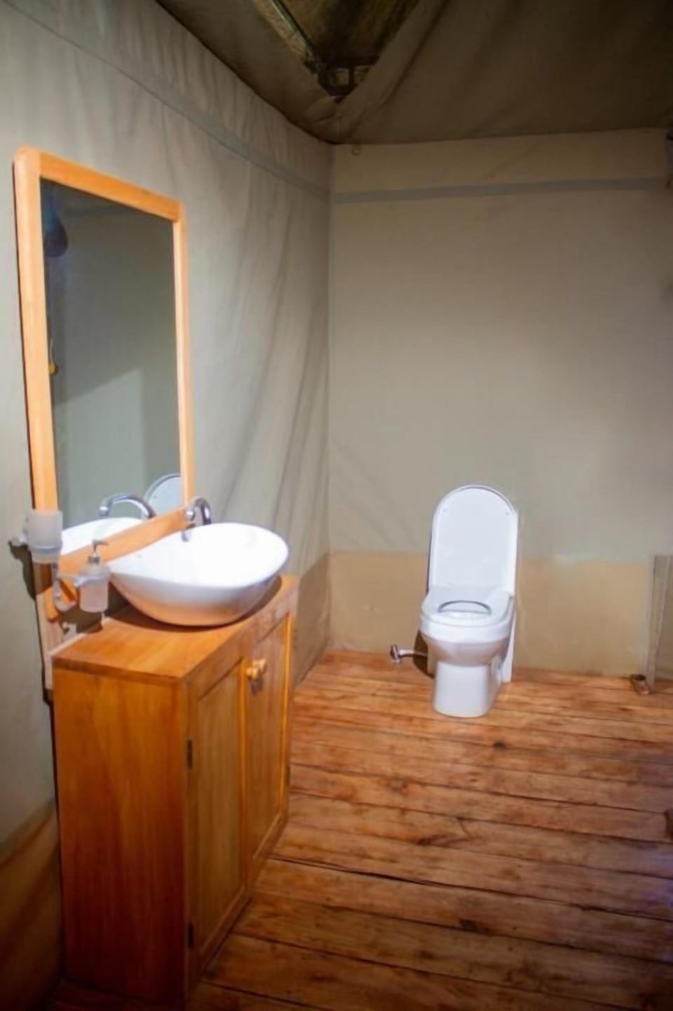 Shower, free toiletries, slippers, towels