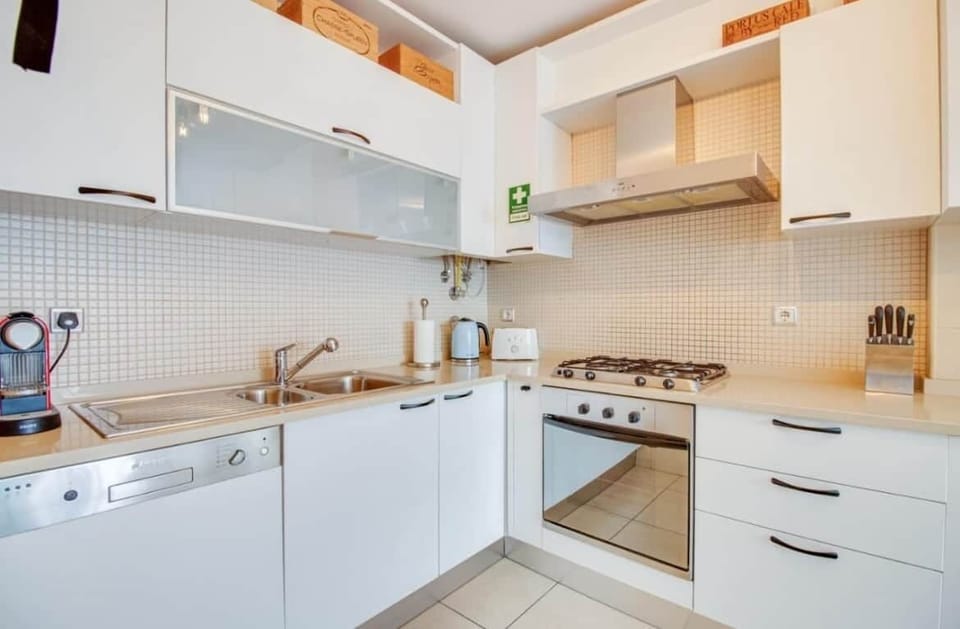 Fully equipped kitchen