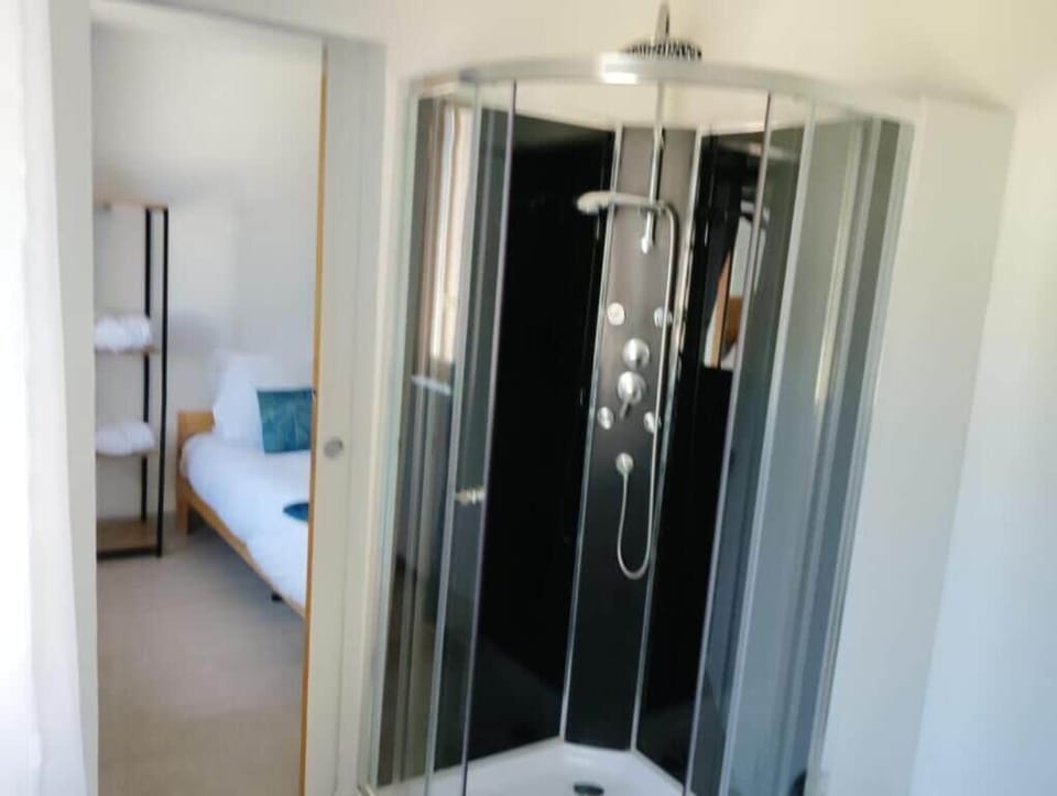 Deluxe Double Room | Bathroom
