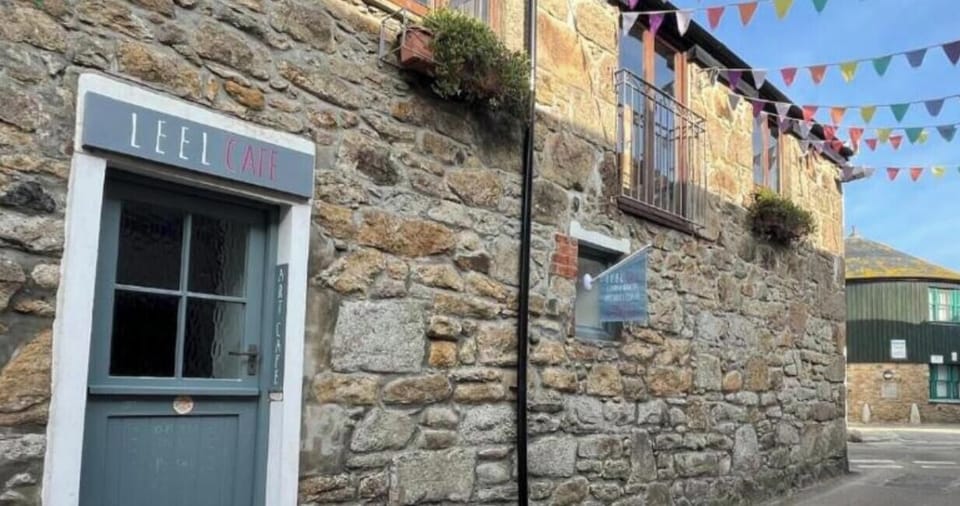 Independent cafés, galleries and boutiques throughout town.