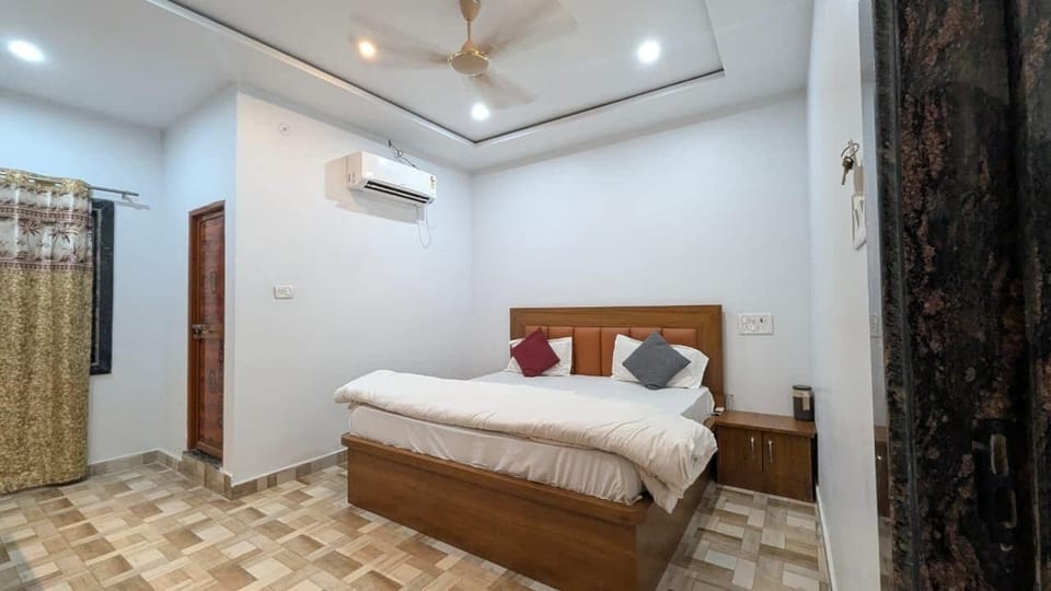 Deluxe Double Room, Balcony | Free WiFi