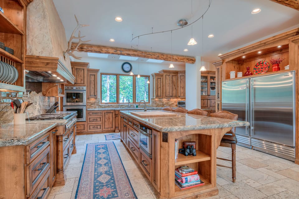 Kitchen - Full size refrigerator and freezer/deep freeze