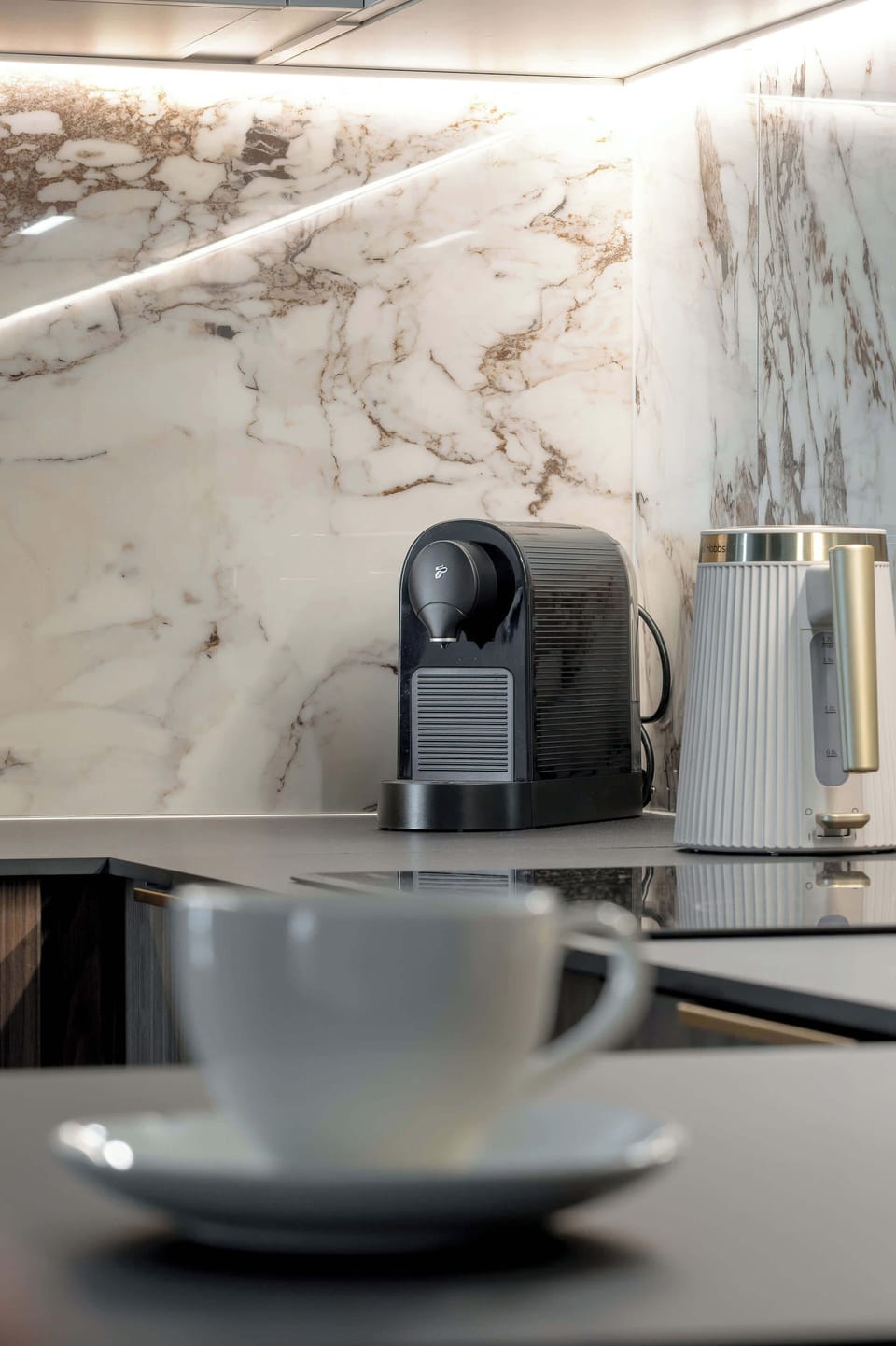 Coffee machine available for guests, making it easy to enjoy freshly brewed coffee every morning.