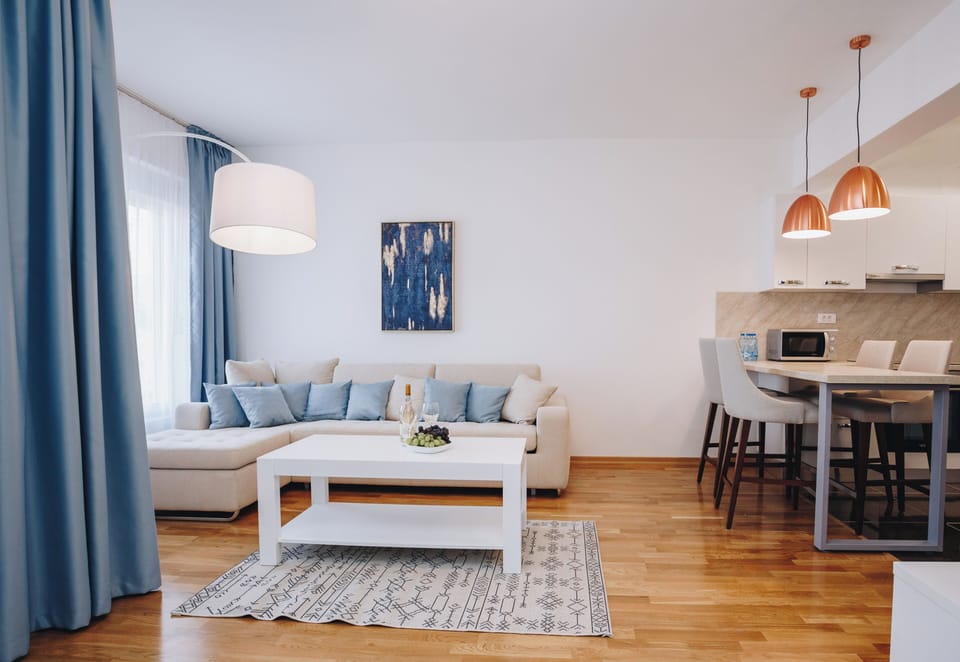 Comfort Apartment, Balcony, Sea View | Living area