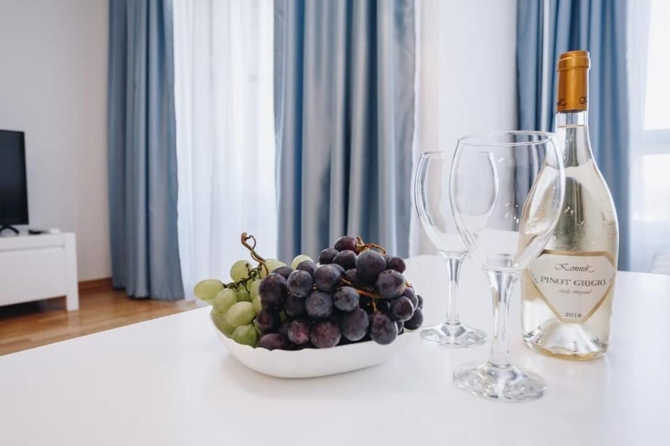 Comfort Apartment, Balcony, Sea View | Food and drink
