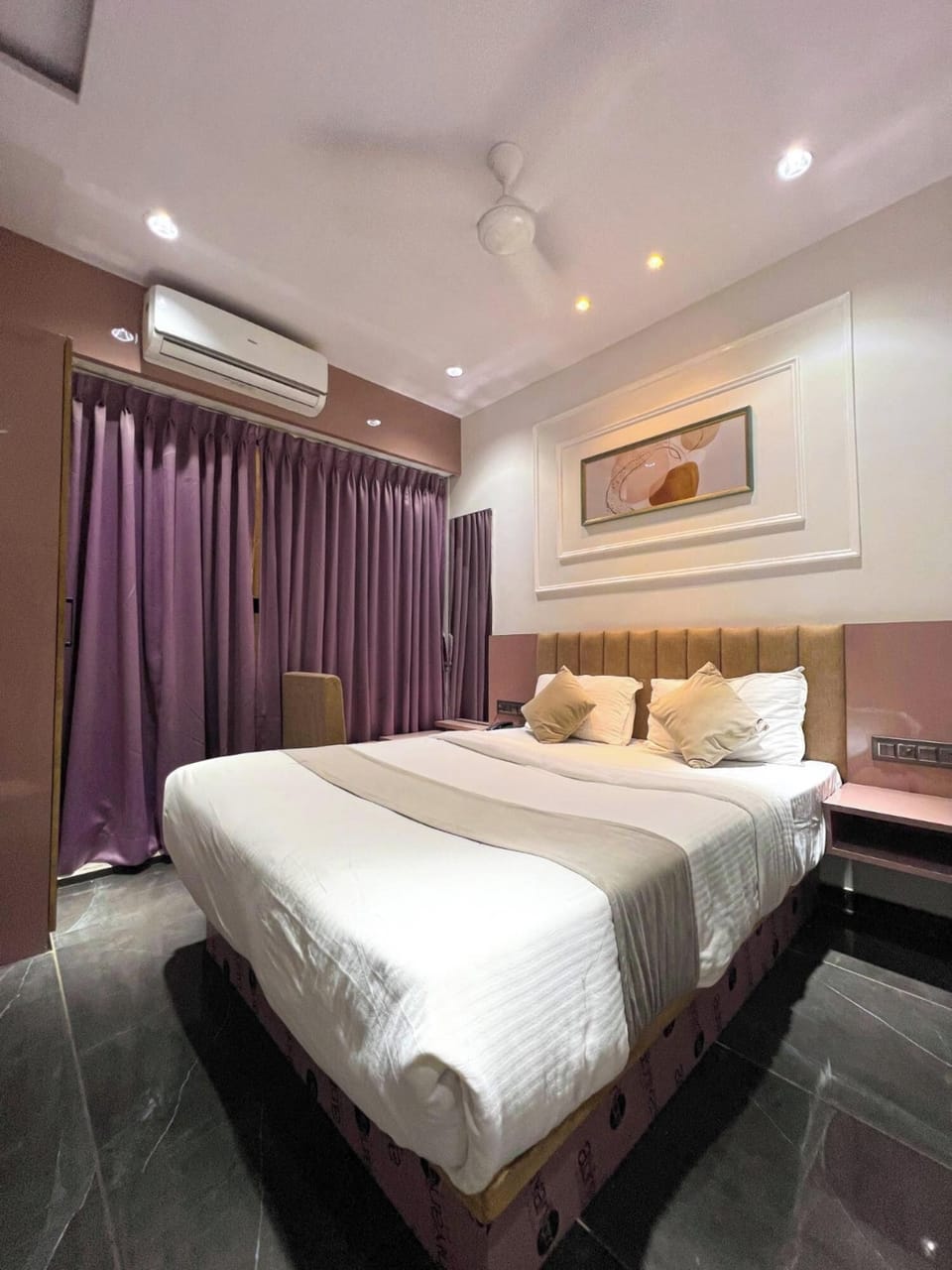 Superior Double Room, City View | Desk, free WiFi