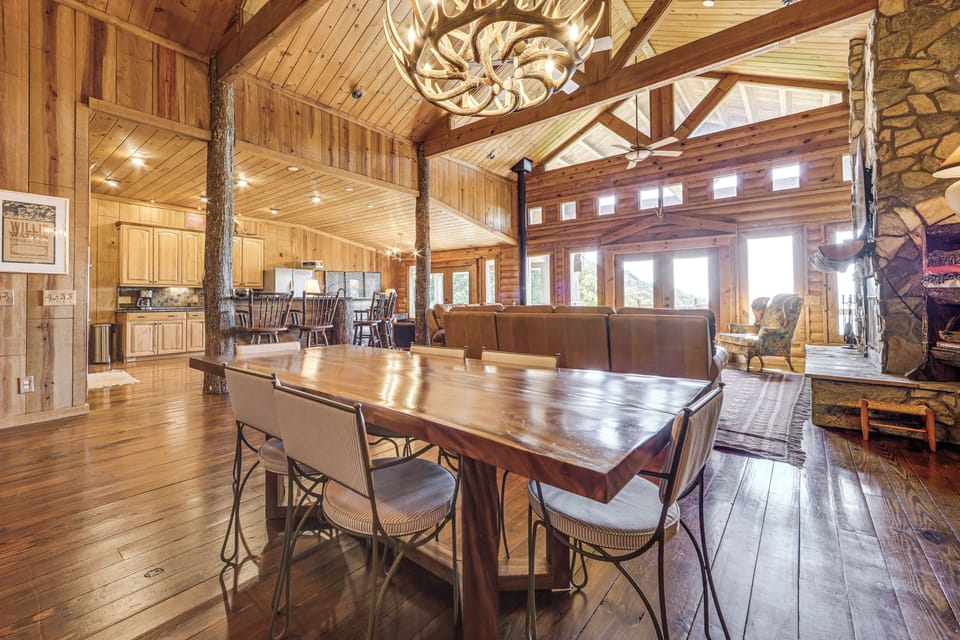 House (5 Bedrooms) | Interior