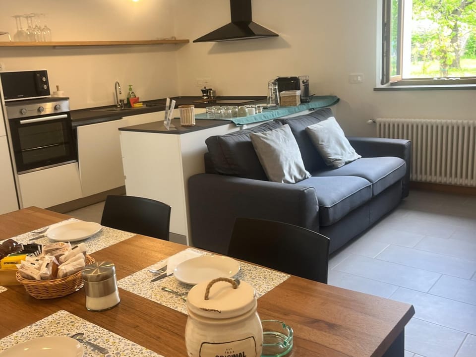 Standard Double or Twin Room, Private Bathroom, Courtyard View | Private kitchen | Shared fridge, microwave
