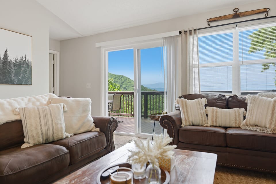 Cabin, 3 Bedrooms | Living area