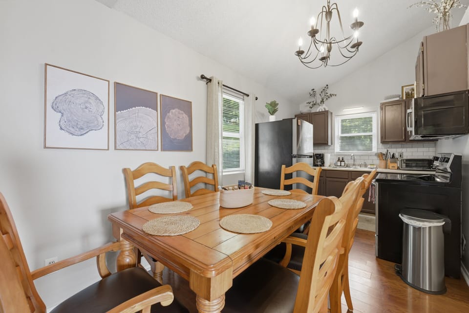 Cabin, 3 Bedrooms | Dining