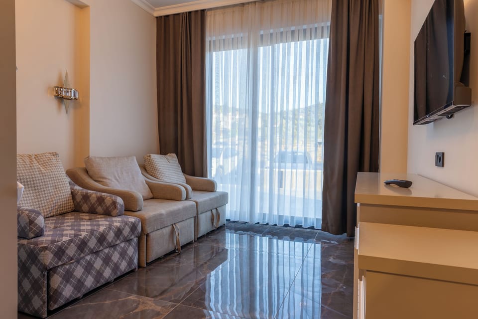 Family Suite, 2 Bedrooms, Mountain View | Egyptian cotton sheets, premium bedding, Select Comfort beds, minibar