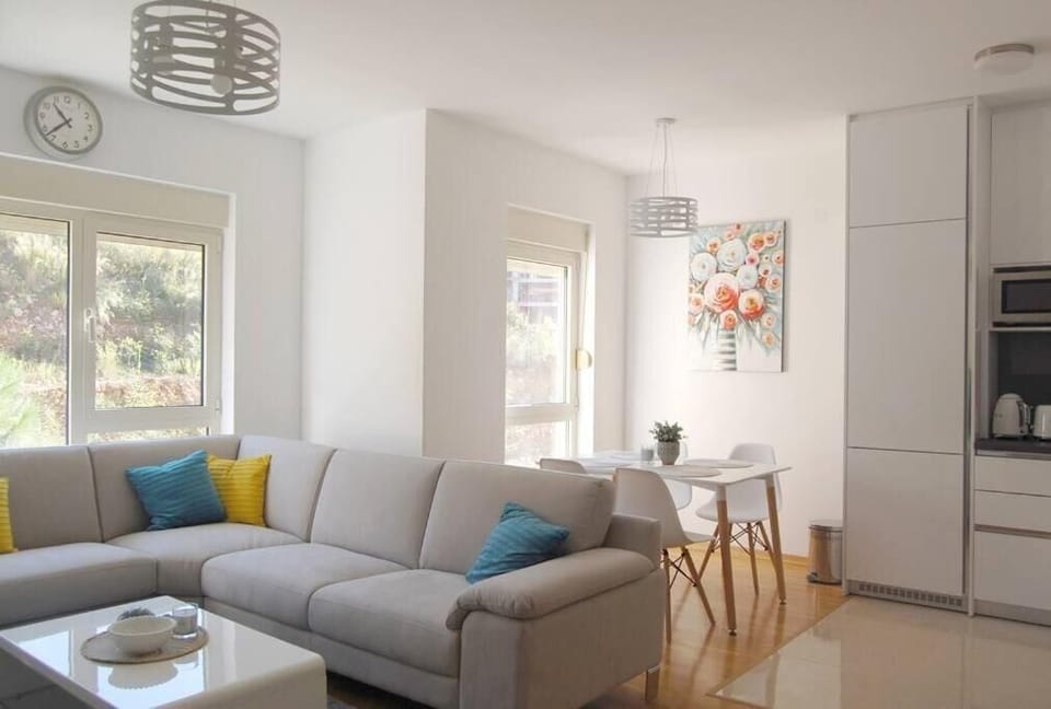 Comfort Apartment, Lanai, Mountain View | Living area