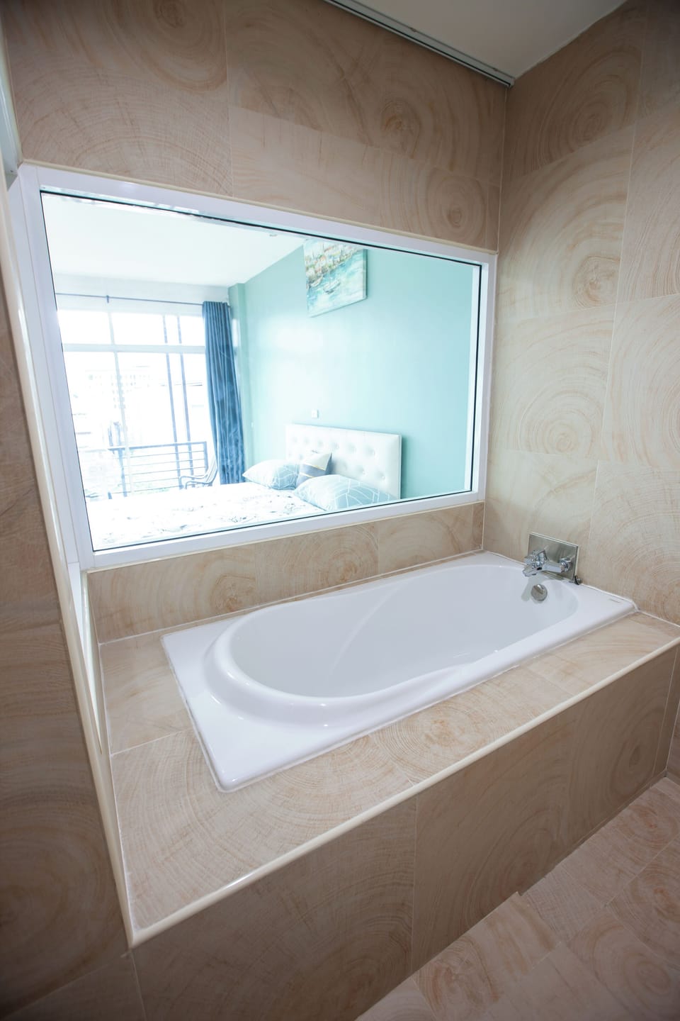 Deluxe Studio Suite, Balcony, Mountain View | Bathroom | Hair dryer, towels, soap, shampoo