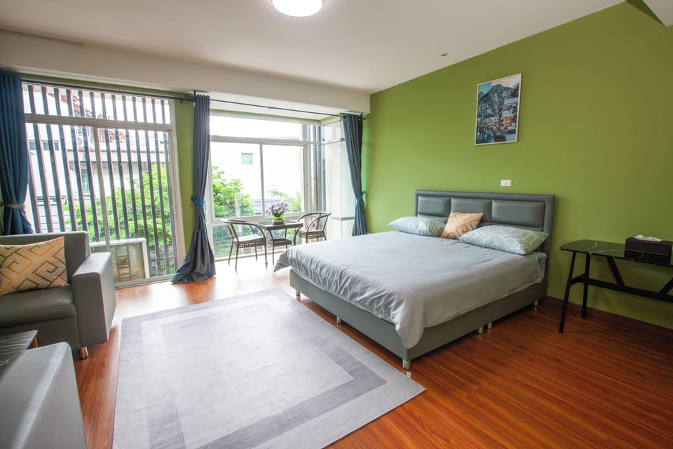 Comfort Studio Suite, Garden View | Desk, laptop workspace, free WiFi