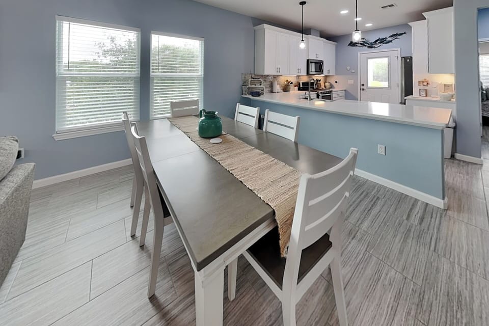 Dining Area - Seating for 6 - Second Floor