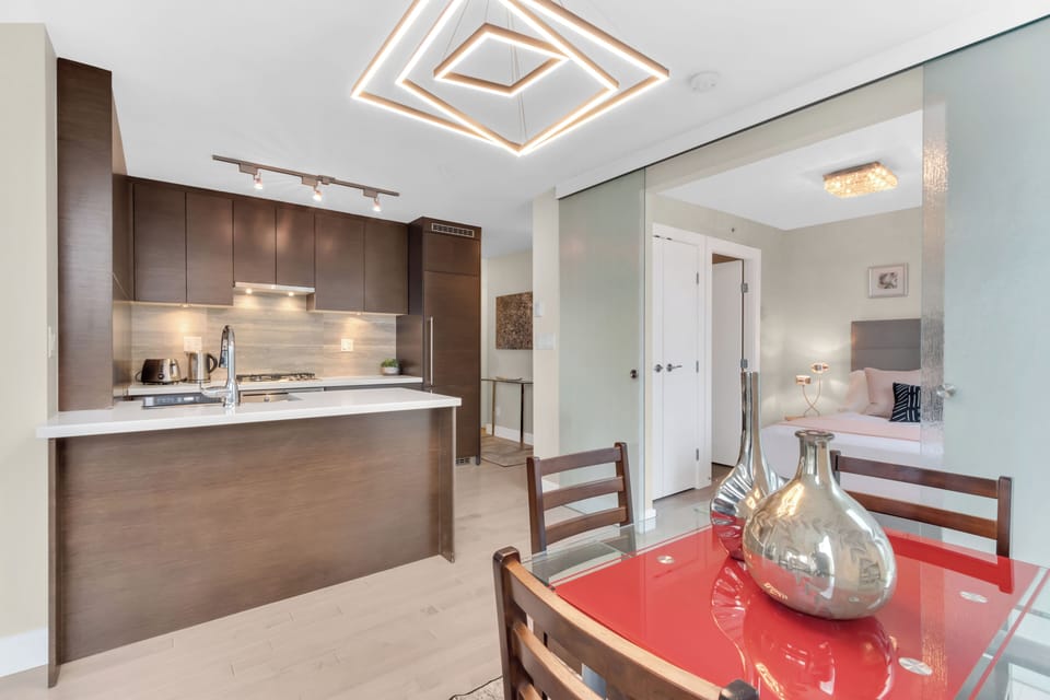 Deluxe Apartment, City View | Dining