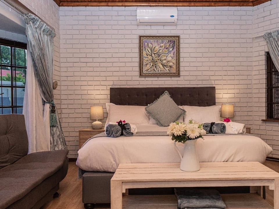 Premium Room | Soundproofing, iron/ironing board, WiFi (free)