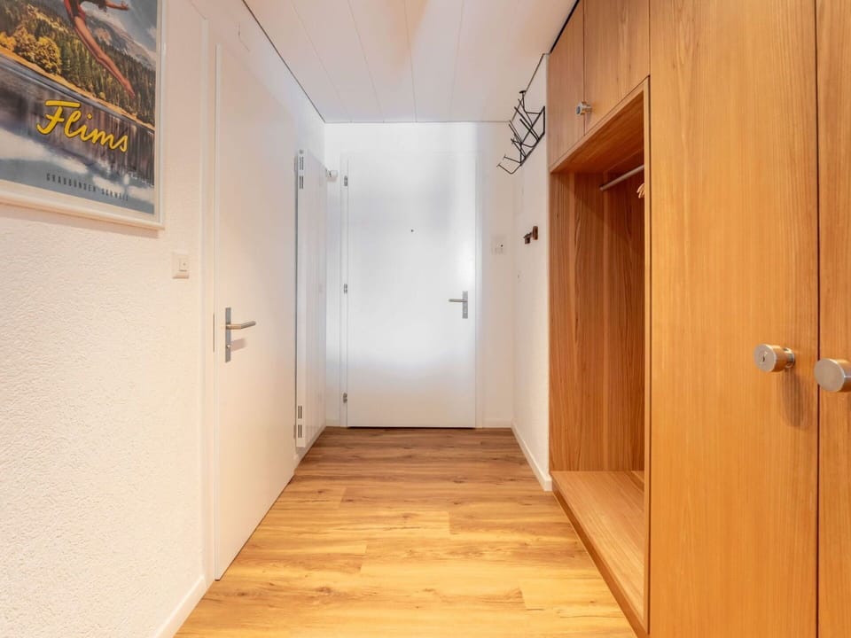 Flooring, Wood Flooring, Floor, Wall, Wood, Laminate Flooring, Interior Design, Door, Ceiling, Hardwood