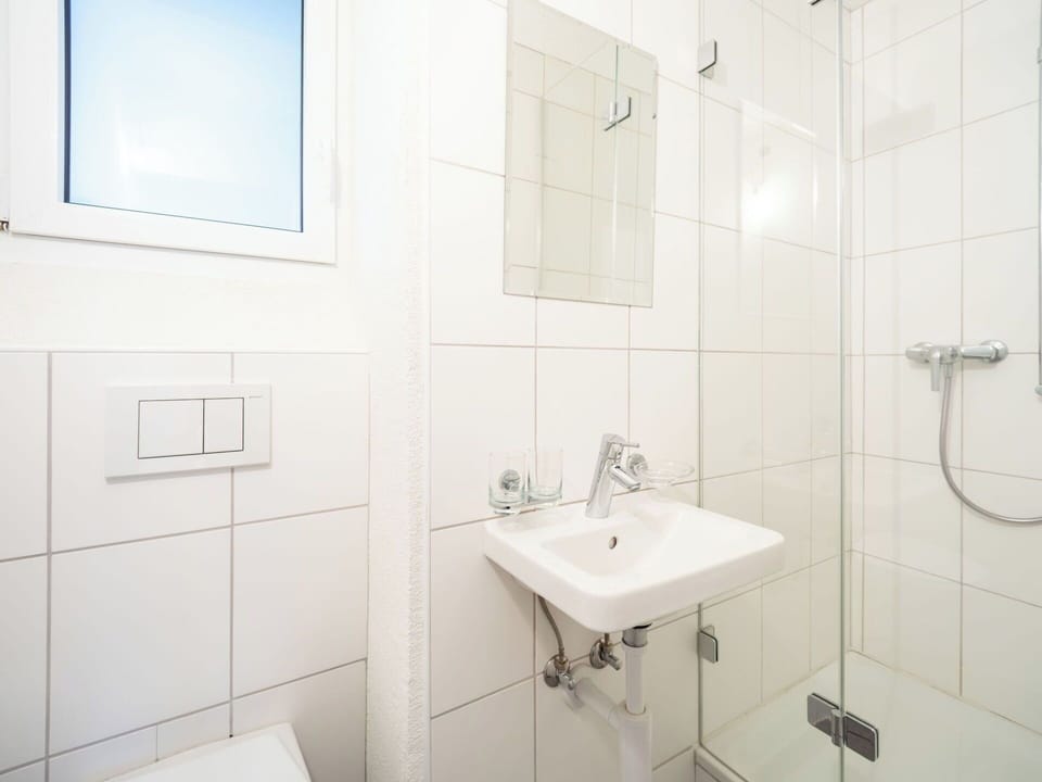 Wall, Flooring, Interior Design, Floor, Bathroom, Plumbing Fixture, Ceiling, Room, Plumbing, Bathroom Sink