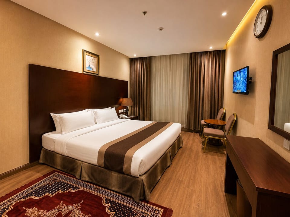 Egyptian cotton sheets, premium bedding, free WiFi, bed sheets
