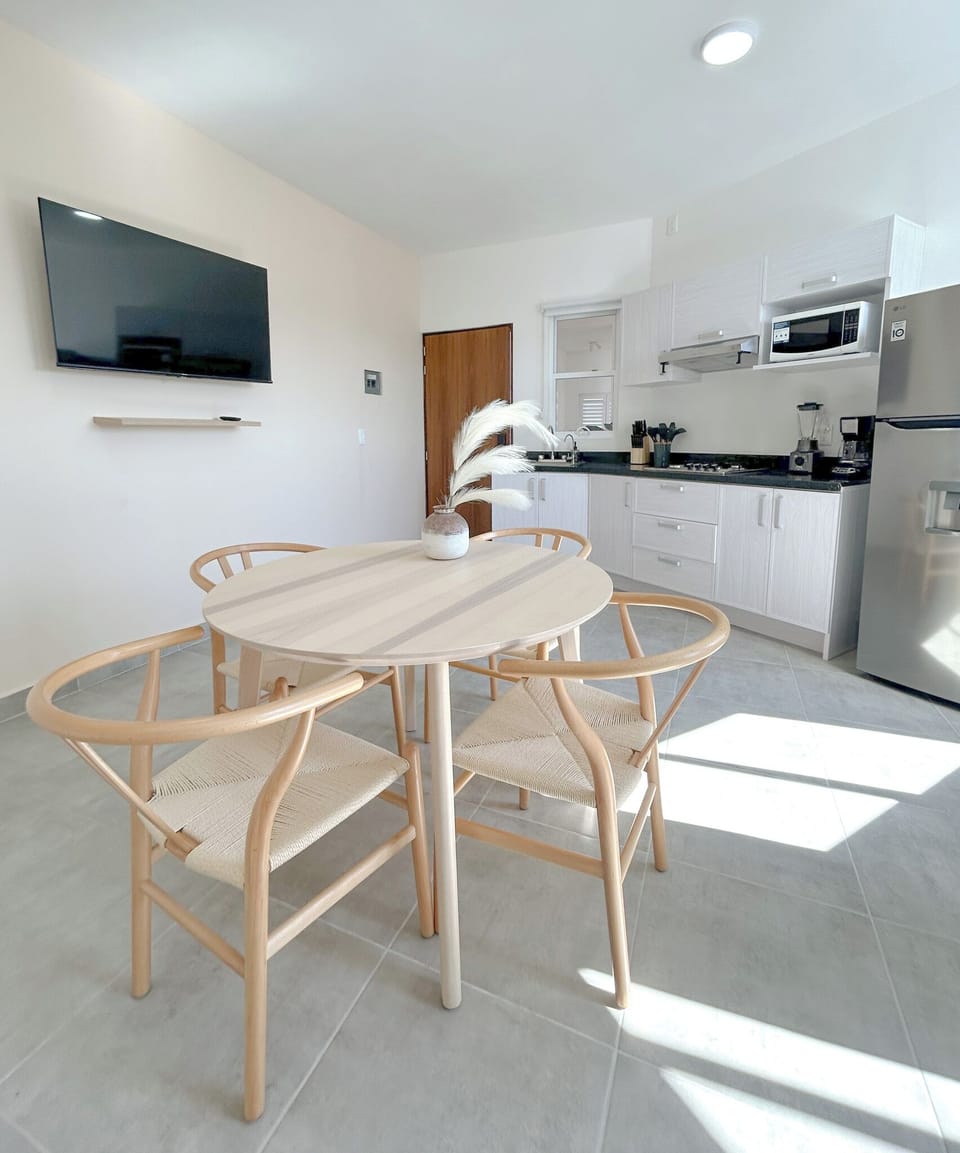 Comfort Apartment | Dining