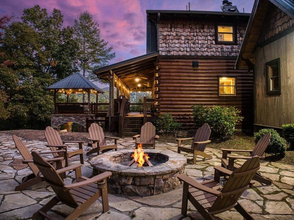 S'mores, stories & starlit nights around the mountain fire pit
