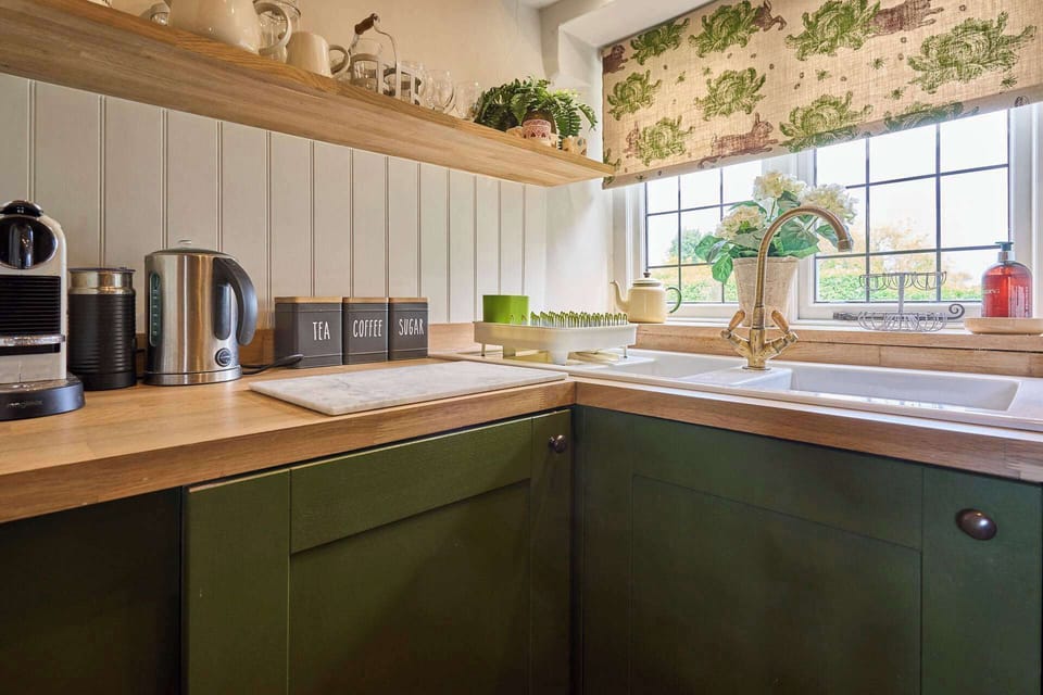 Woodcutters Cottage, Suffield - Host & Stay 
