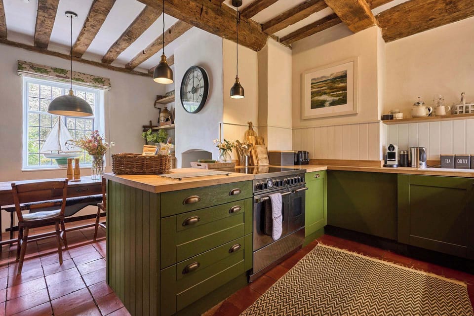 Woodcutters Cottage, Suffield - Host & Stay 