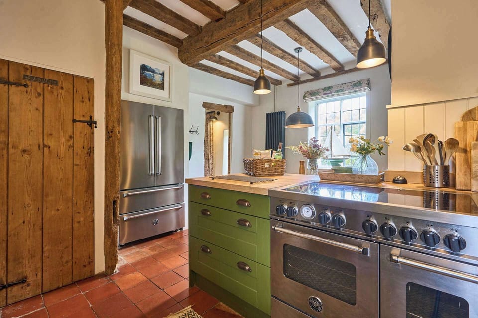 Woodcutters Cottage, Suffield - Host & Stay 