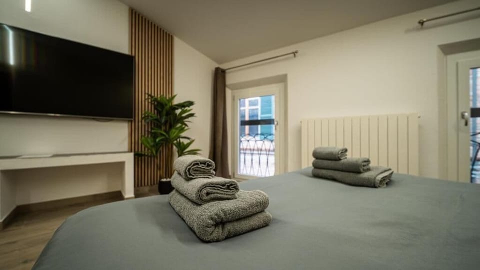 Studio Suite, Balcony, Courtyard View | WiFi (free)