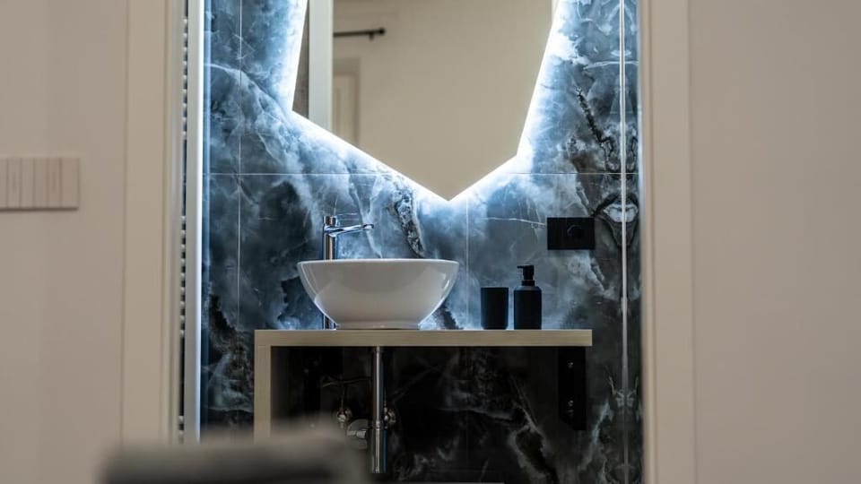 Superior Double Room, City View | Bathroom