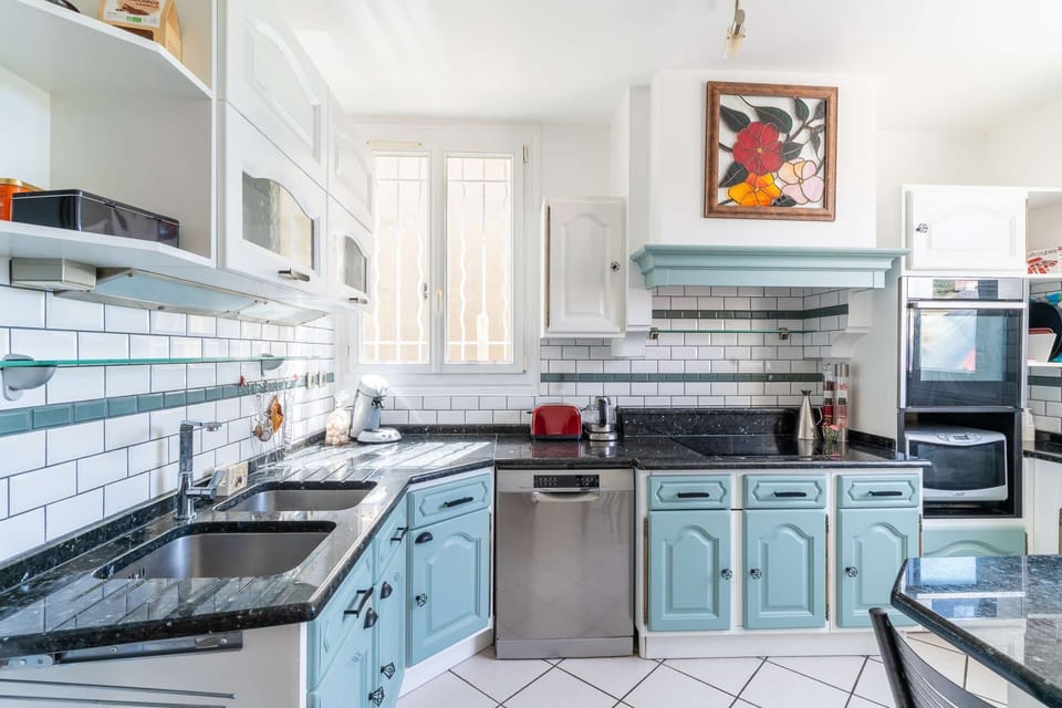 Fully equipped kitchen with granite countertops, dishwasher and breakfast bar seating
