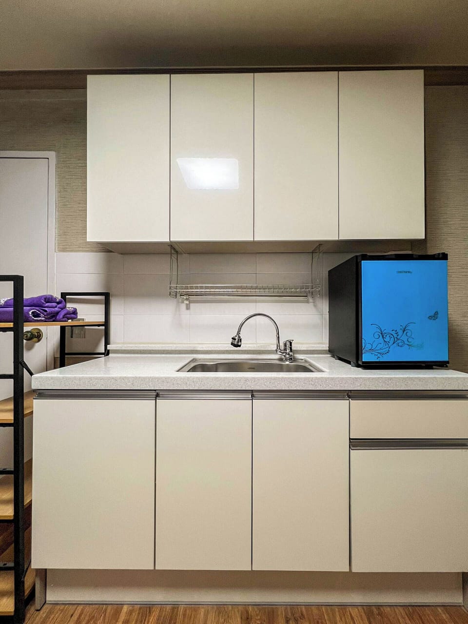Standard Single Room, City View | Private kitchen | Fridge