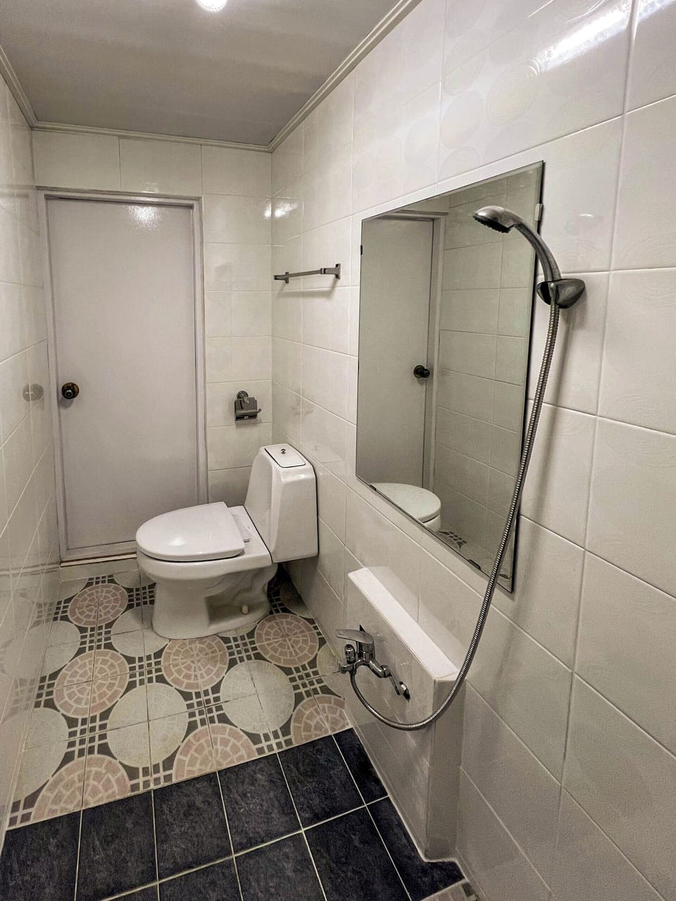 Standard Single Room, City View | Bathroom | Shower, towels, shampoo, toilet paper