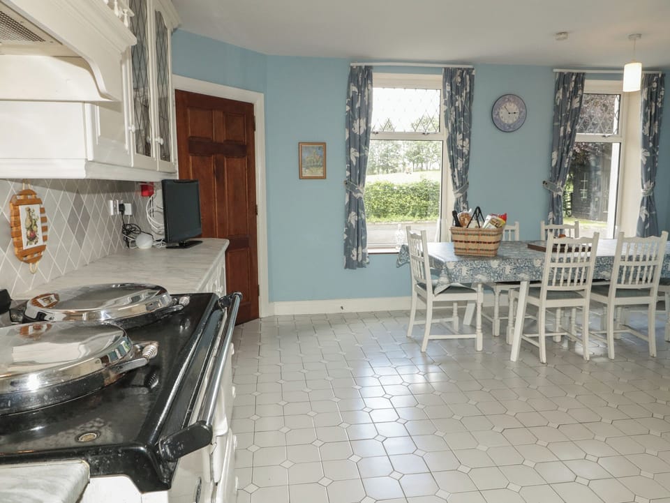 Dishwasher, cookware/dishes/utensils