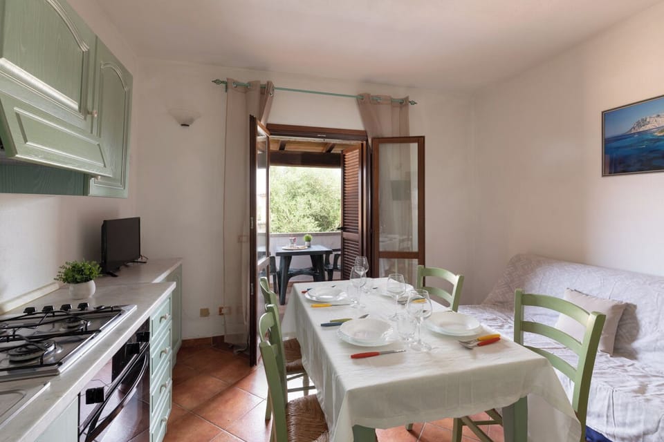 Apartment, 1 Bedroom | Living area | 30-inch TV with satellite channels