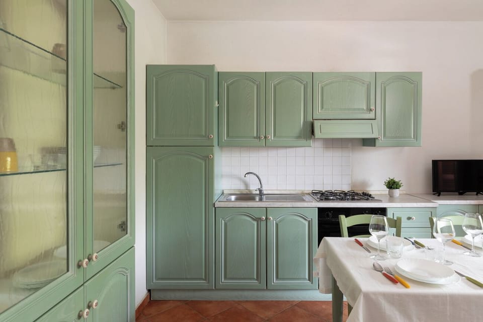 Apartment, 1 Bedroom | Private kitchen | Fridge, oven, stovetop, cookware/dishes/utensils