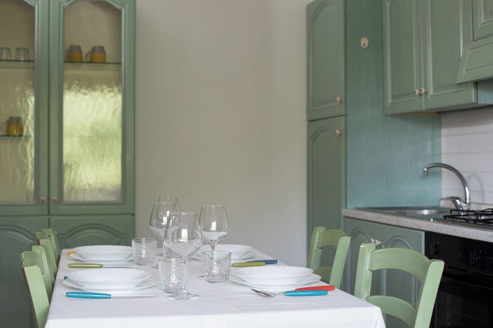 Apartment, 1 Bedroom | Private kitchen | Fridge, oven, stovetop, cookware/dishes/utensils