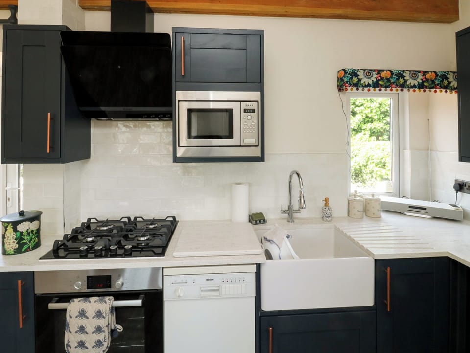 Cookware/dishes/utensils