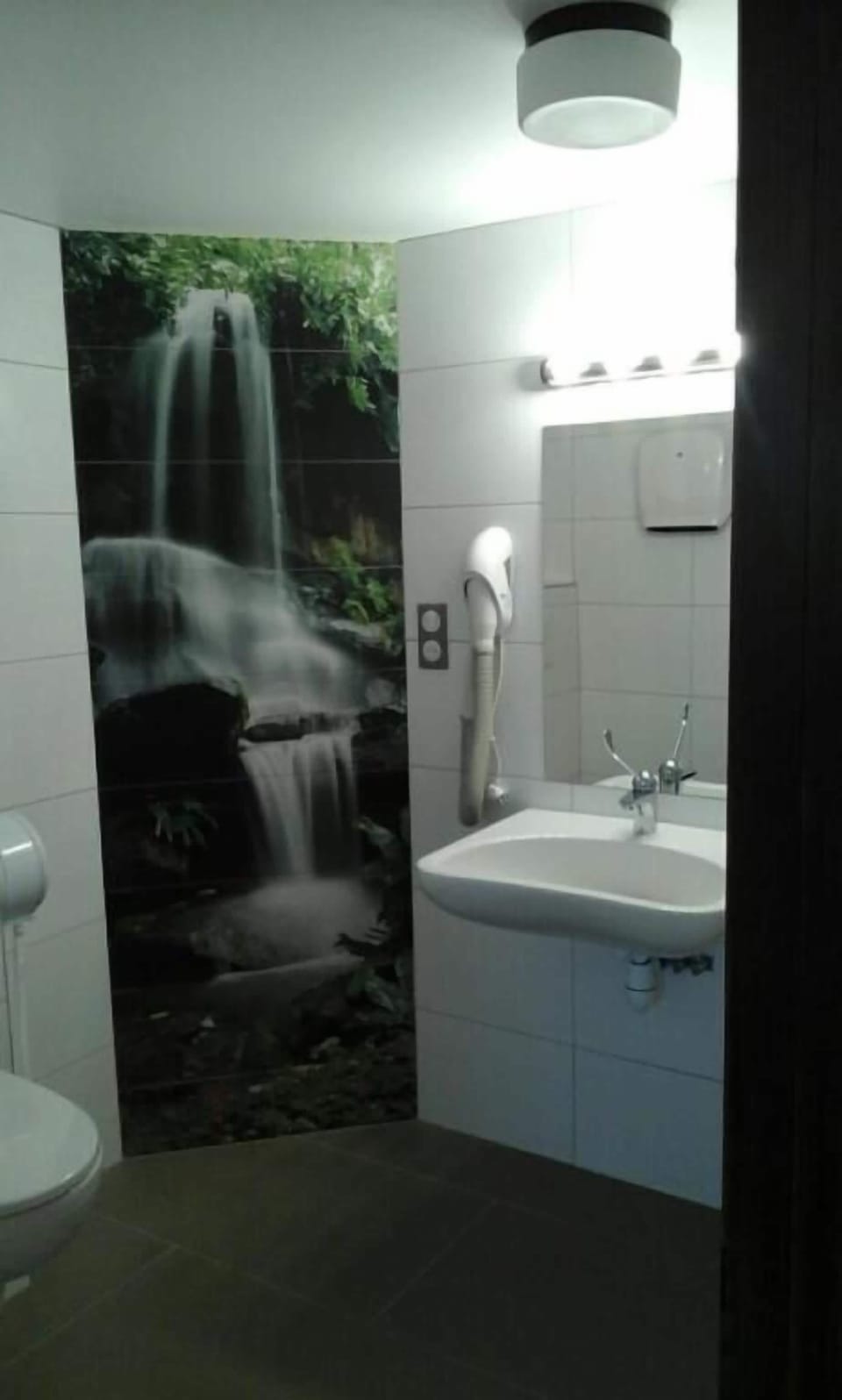 Rainfall showerhead