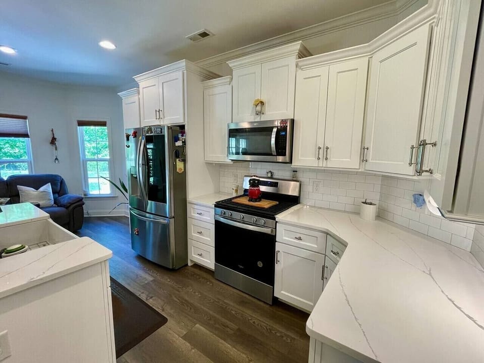Spacious kitchen, fully stocked with essential kitchen supplies